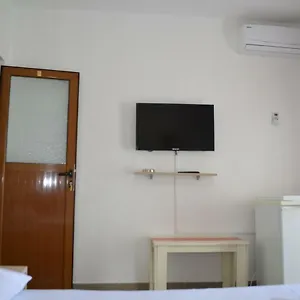 Viktor Apartment